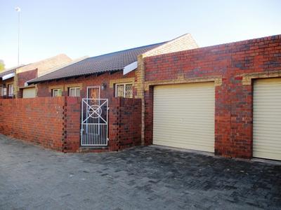 Townhouse For Sale in Kiepersol, Bloemfontein